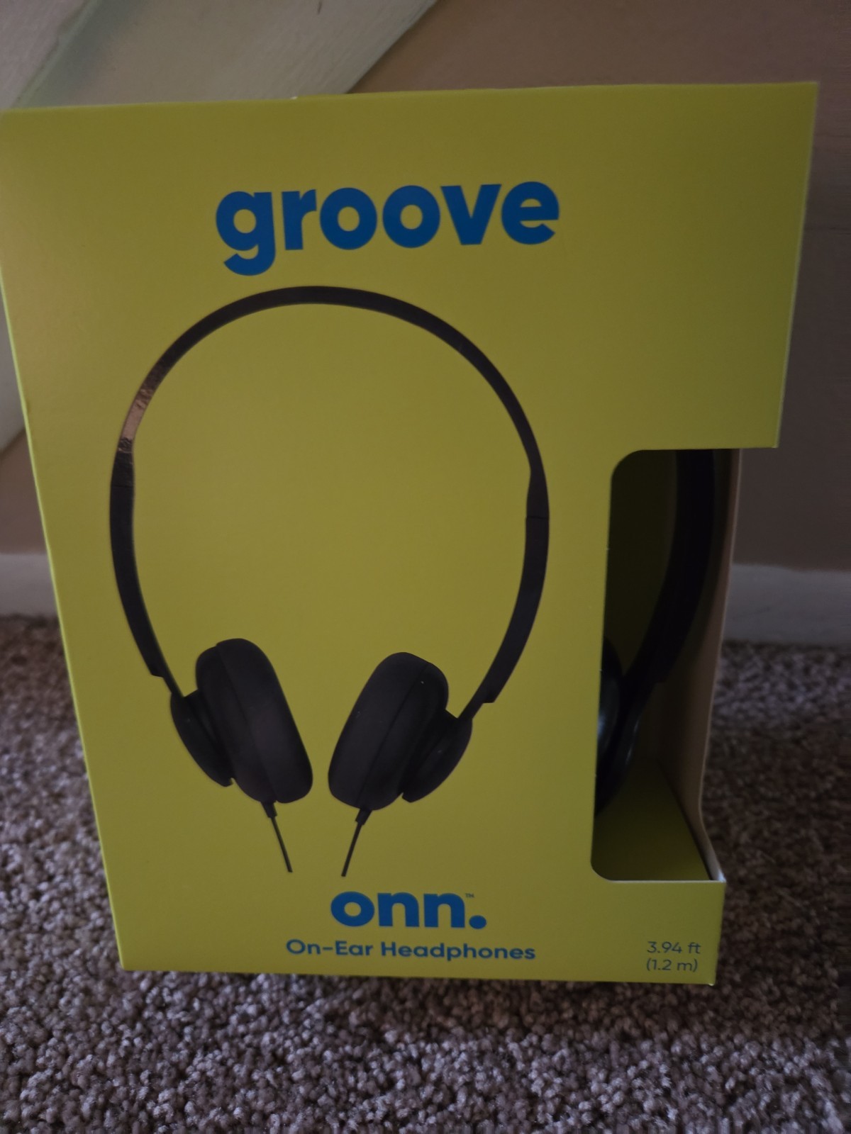 Brand New Onn Groove On-Ear Wired Headphones – Black – 3.5mm Aux 3.94ft Cable