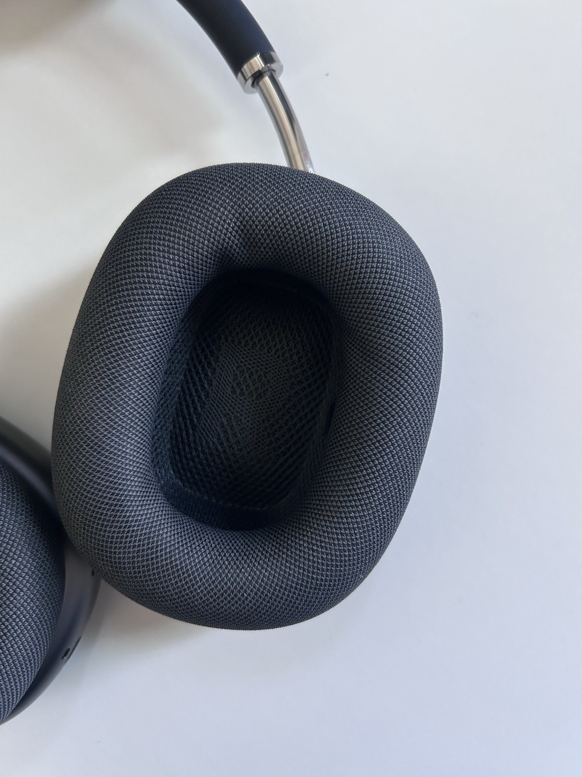 Apple AirPods Max Space Gray Over-Ear Wireless Headphones w/ Smart Case