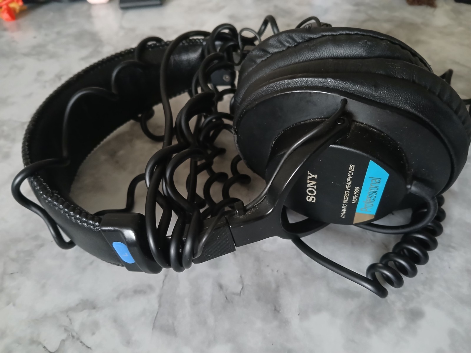 SONY Professional Studio Headphones Monitors: MDR-7506 – Tested -& Work.