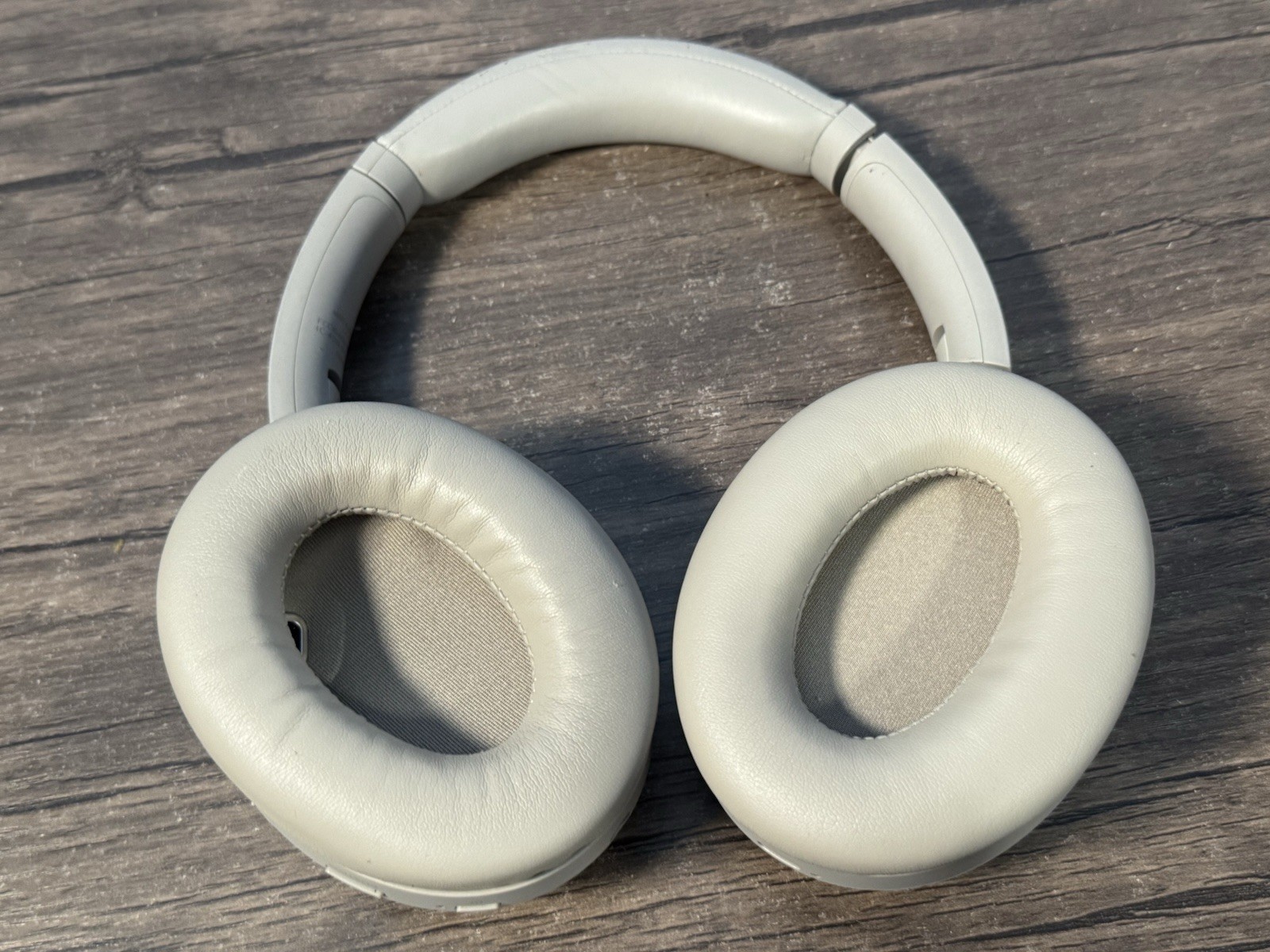 Sony WH-1000XM4 Over the Ear Noise Cancelling Wireless Headphones Silver/Beige