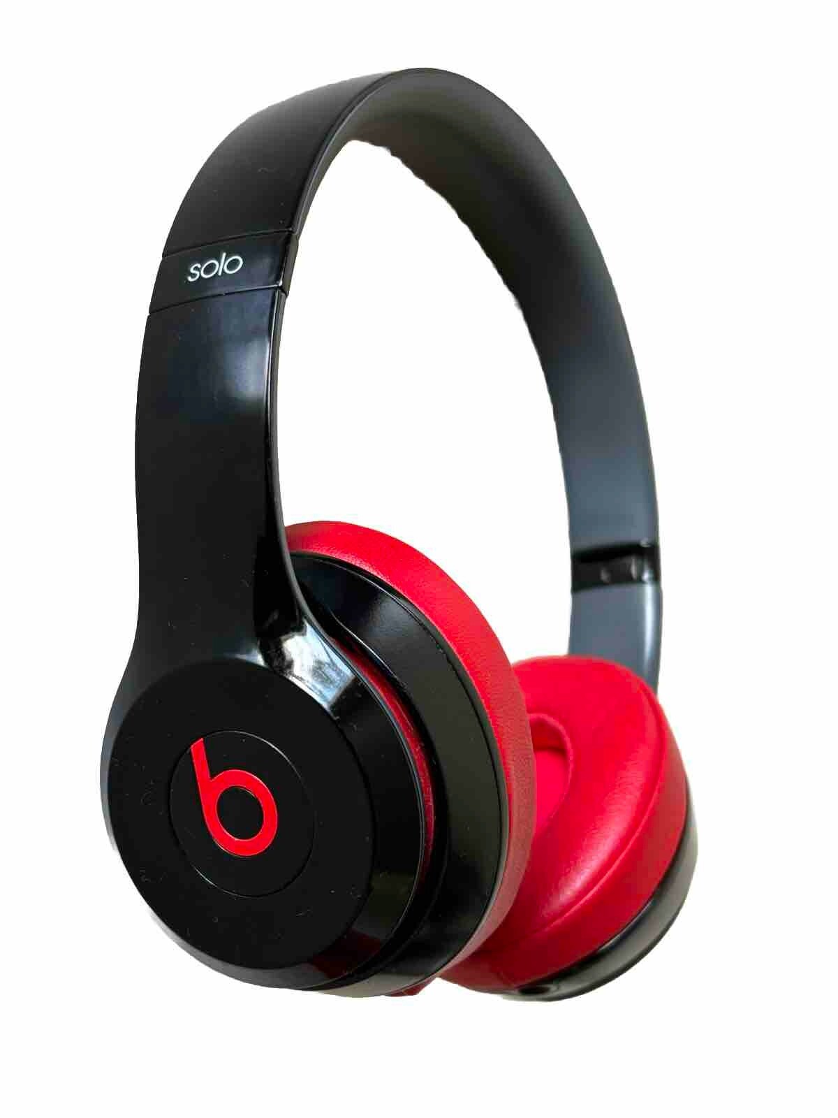 BEATS SOLO2 EARPHONES BLACK AND RED- Excellent Condition slightly Used