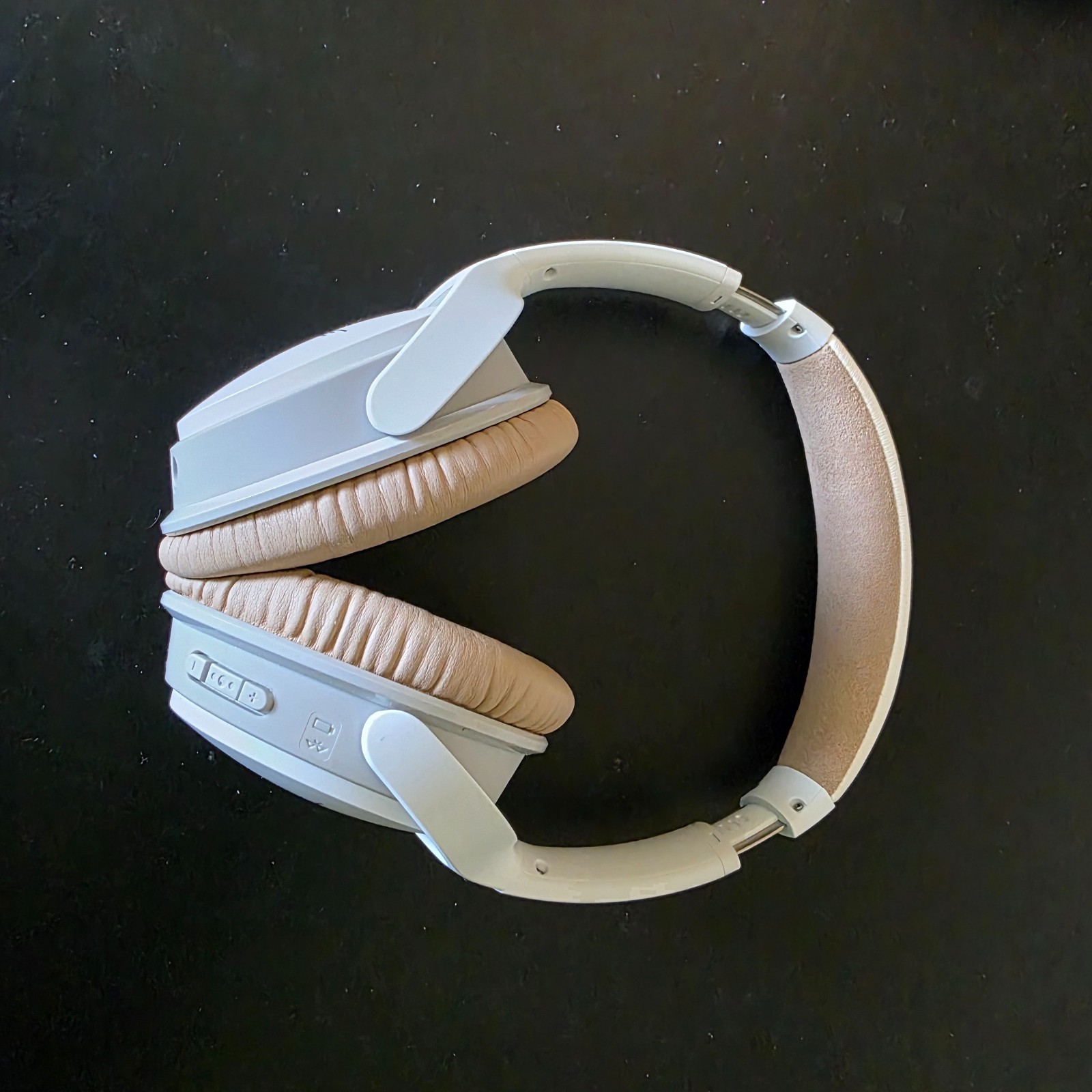 Bose SoundLink Around-Ear Wireless Headphones II – White – very gently used
