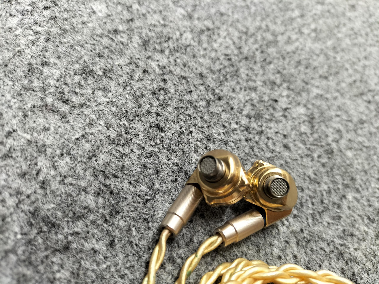 Acoustune HS1695TI IEM Gold 4th Gen Myrinx Driver HS1695TI-GLD Earphones Japan