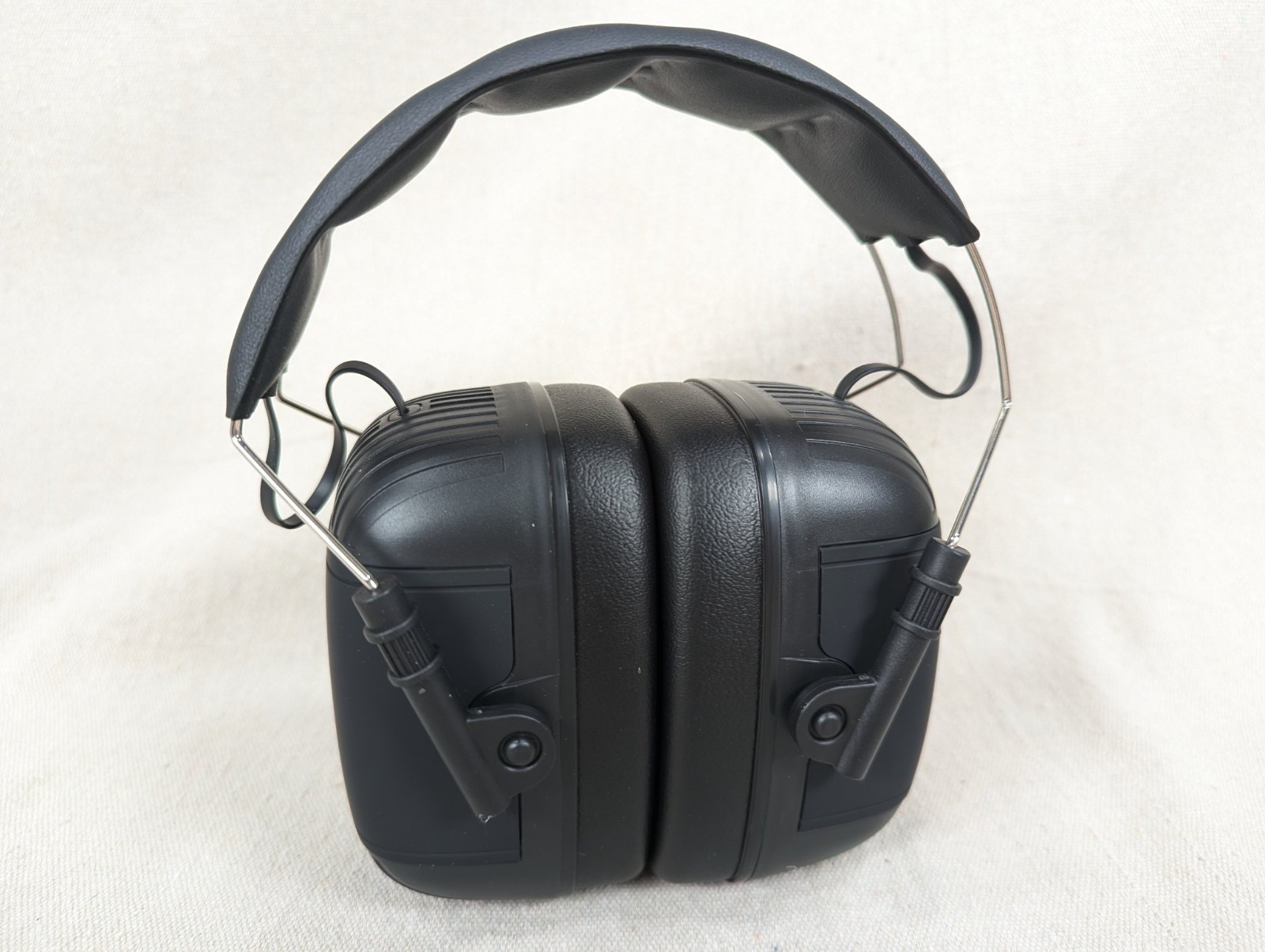 Tzumi Sound Guards Bluetooth Noise Isolating Earmuffs Model 8445 NRR 23dB USB-C