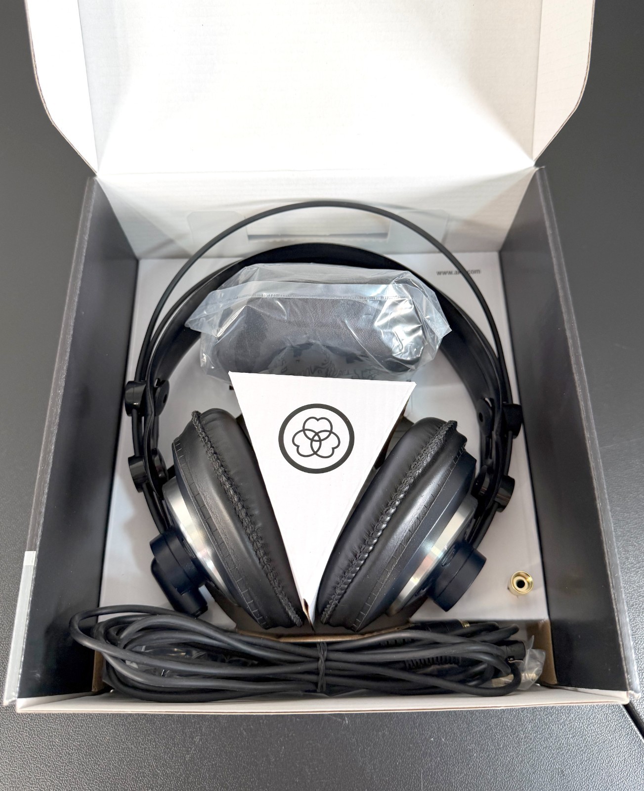 AKG K 240 MK II Semi-Open Professional Studio Headphones – 2 Earpad Sets