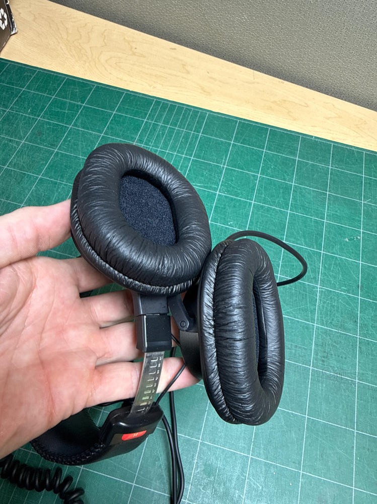 Sony MDR-7506 Professional Wired On-Ear Headphones Black MDR-7506 FLAWLESS EUC