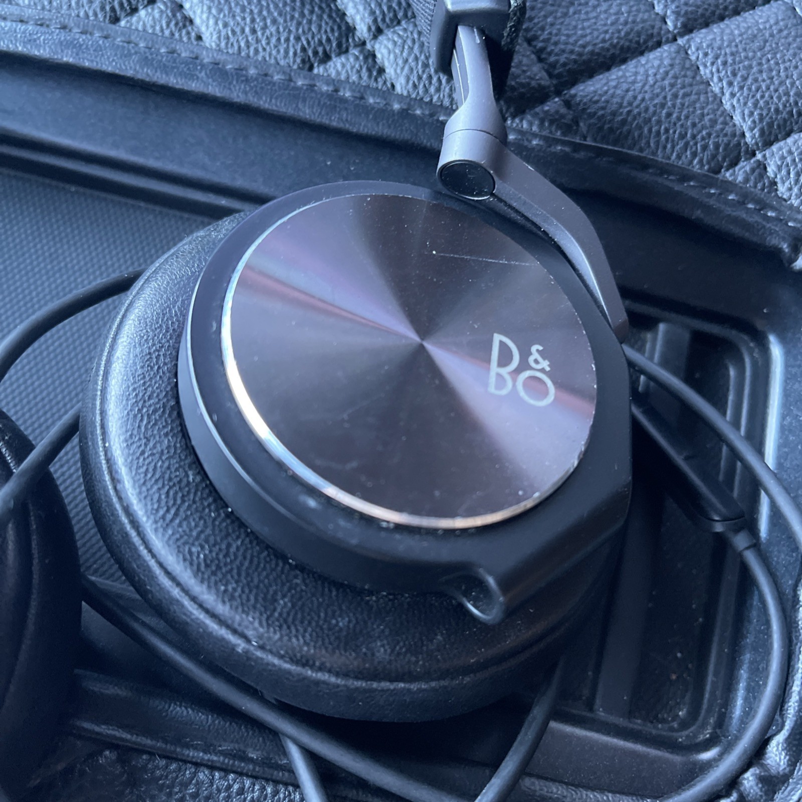 B&O-Bang & Olufsen-BeoPlay Wired-Over Ear Headphones – Black-Leather