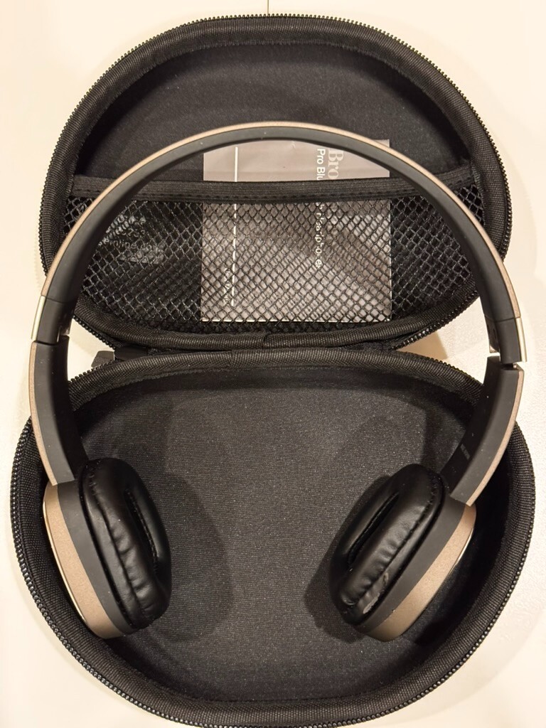 Brookstone Pro Bluetooth Headphones Volkswagen Edition Black (w Brookstone Case)