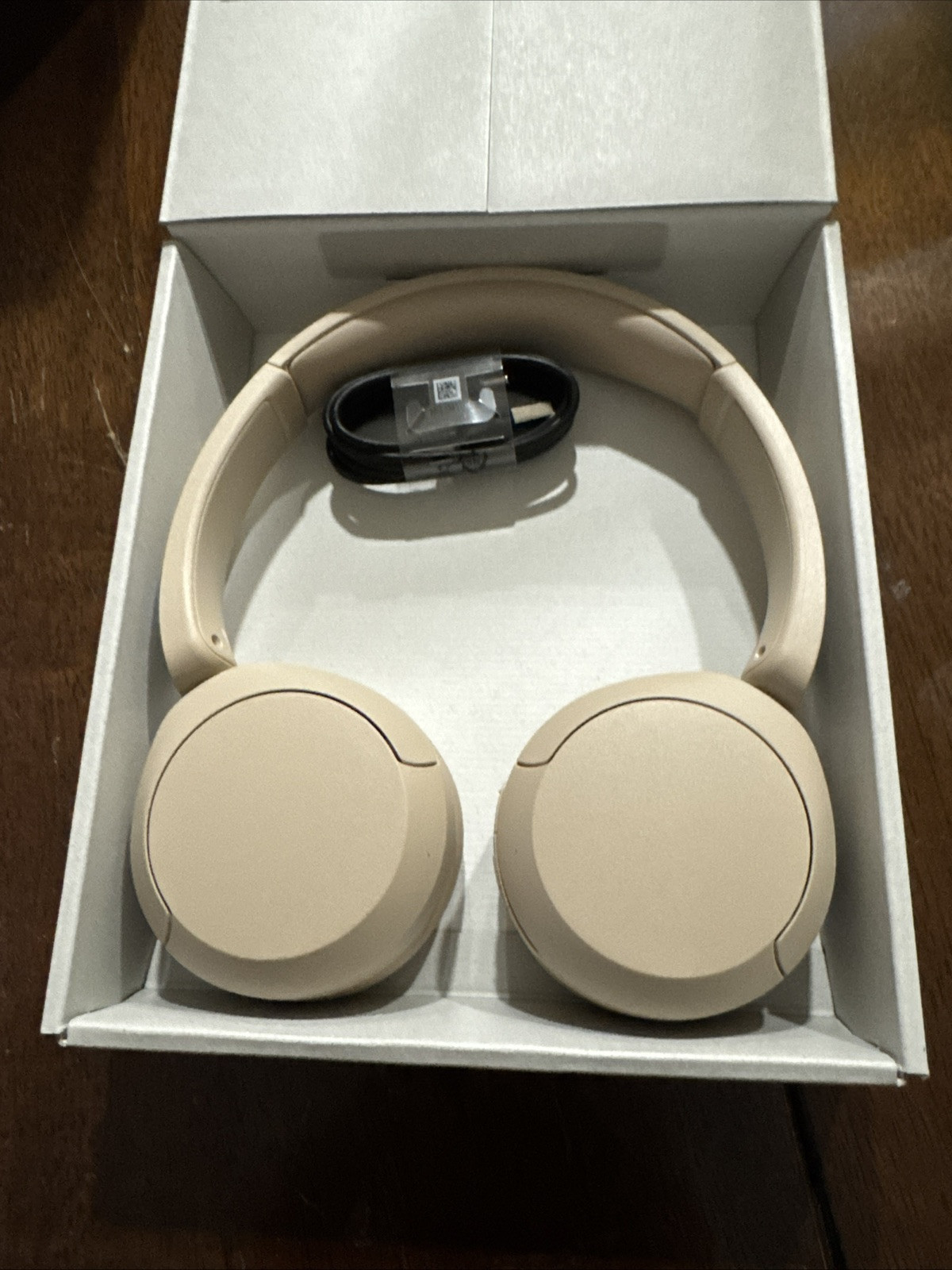 Sony WH-CH520 Over Ear Wireless Bluetooth Headphones WHCH520 – BEIGE