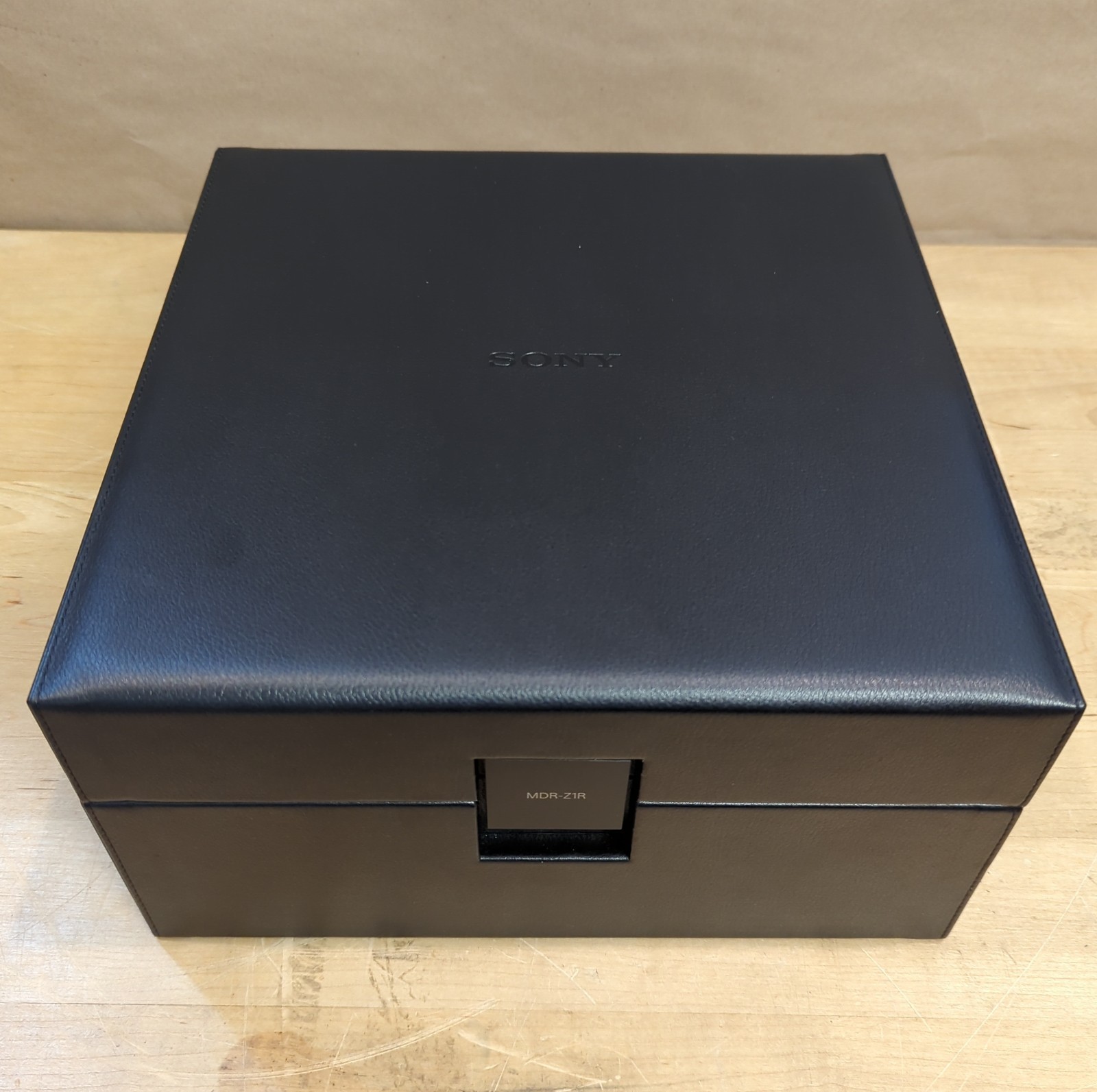 Sony MDR-Z1R Premium Hi-Res Closed-Back Over-Ear Headphones + Box & Accessories