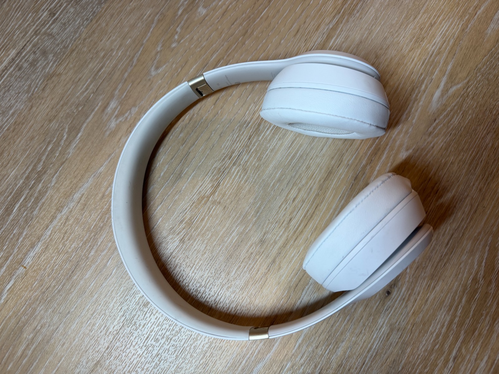 Beats – Solo 4 Wireless On-Ear Headphones various colors (A grade Condtion)