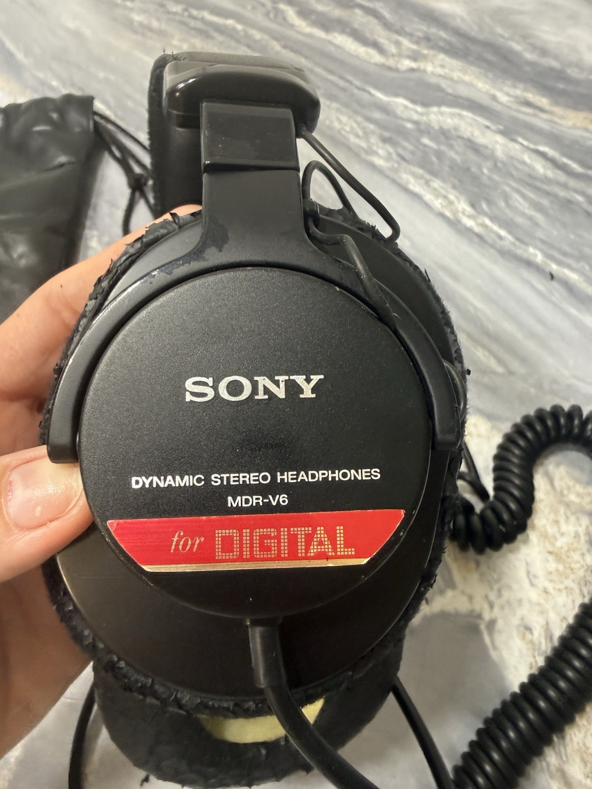 Sony MDR-V6 Over the Ear Headphones – Studio Monitors – Black