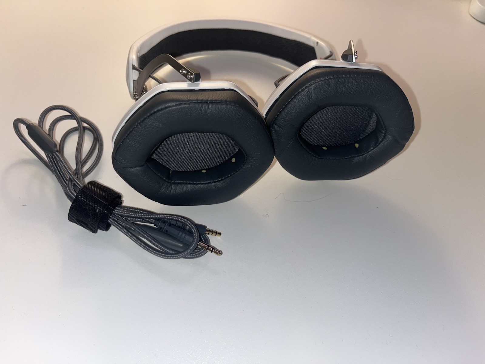 V-Moda Crossfade 2 WIRELESS Over-Ear Headphones – Matte White