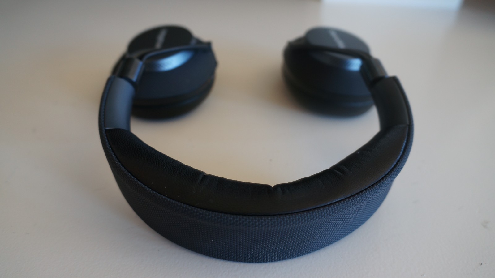Bowers & Wilkins Headphones PX – Good working.