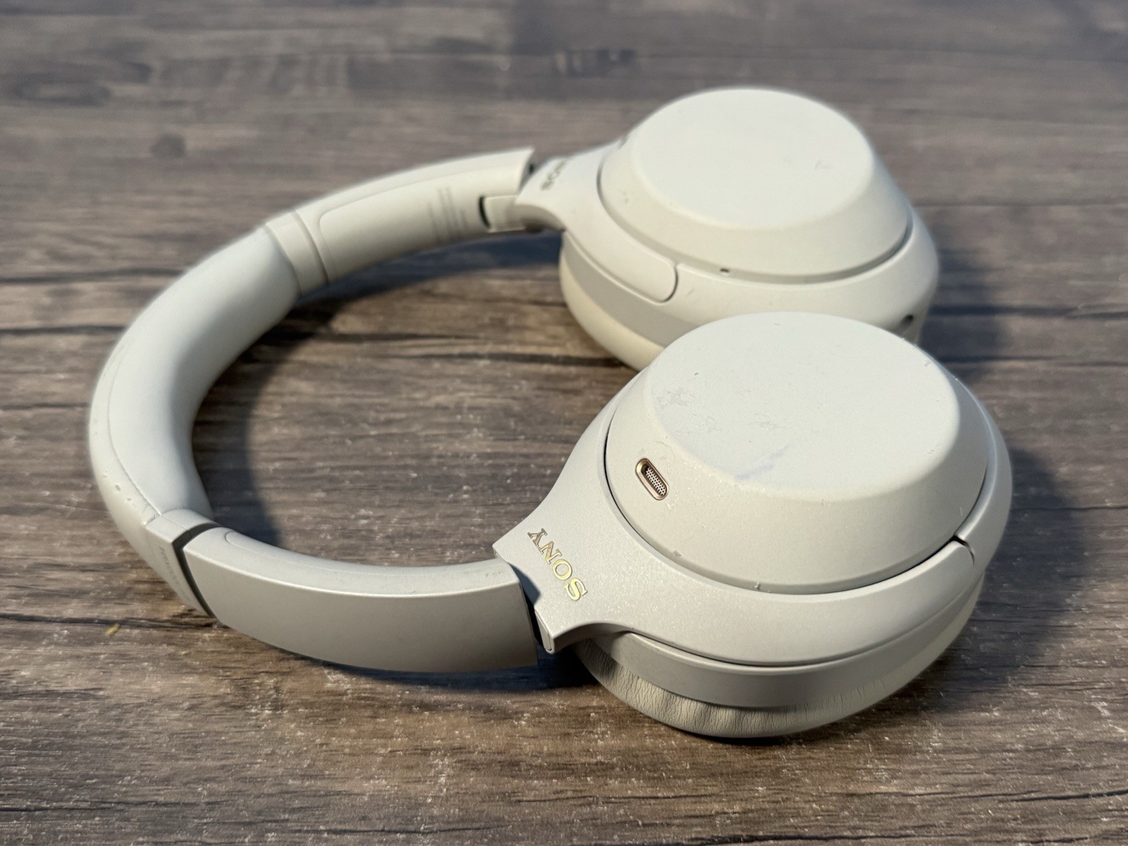 Sony WH-1000XM4 Over the Ear Noise Cancelling Wireless Headphones Silver/Beige