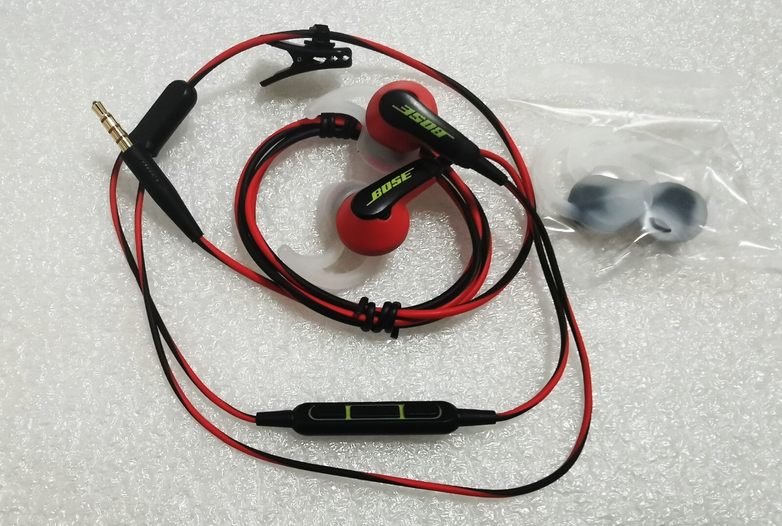 SoundSport In-Ear Earphones Headset For Apple ios iPhone Color Black+Red