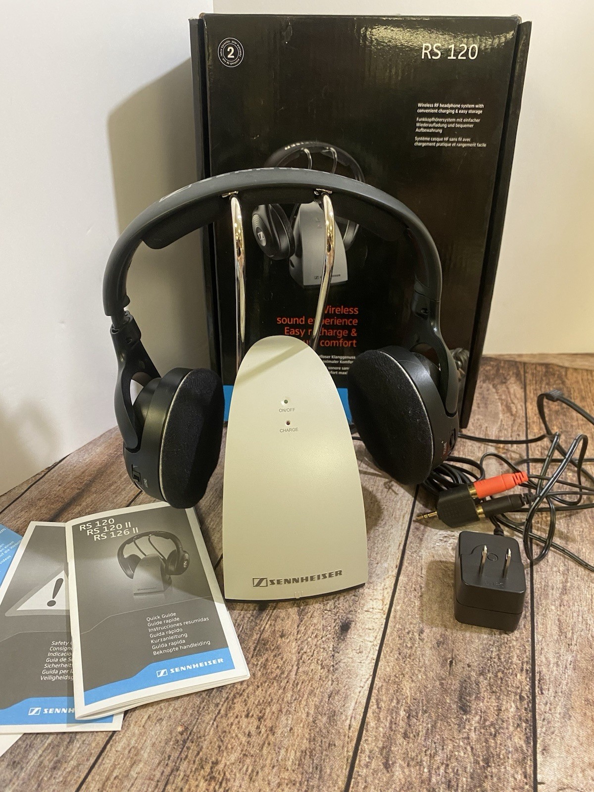 Sennheiser RS 120 Wireless RF Headphone System W/ Charging Base Tested/Works