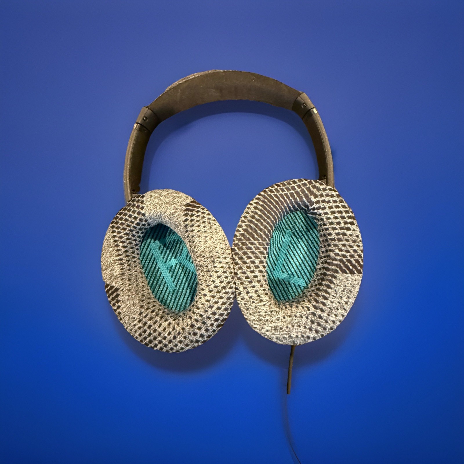 Bose Headphones QuietComfort 25 (QC25) Wired Noise Cancelling New Ear Pads