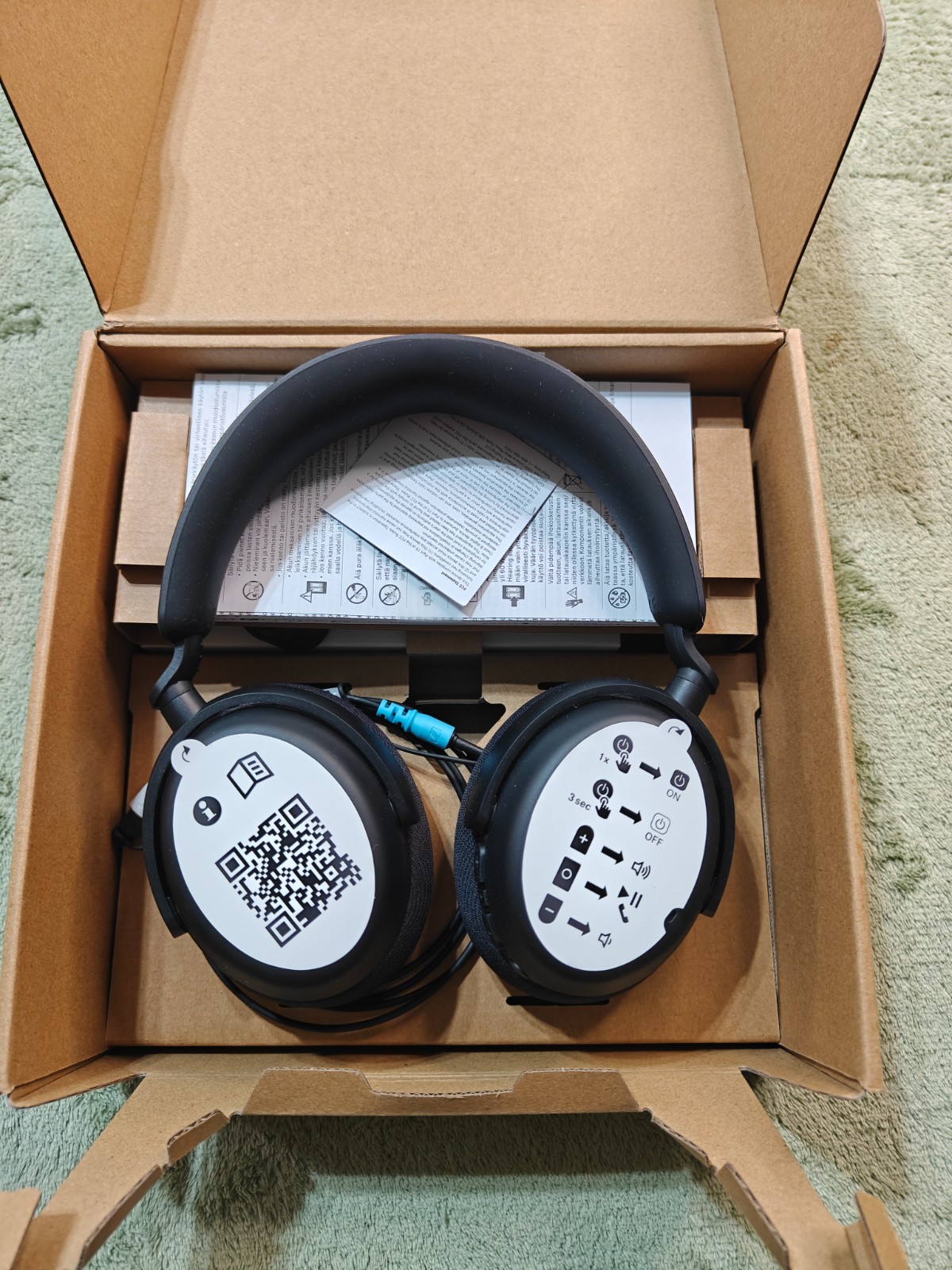 Sennheiser RS 255 TV Headphones Wireless System BTA1 Transmitter New Open Box