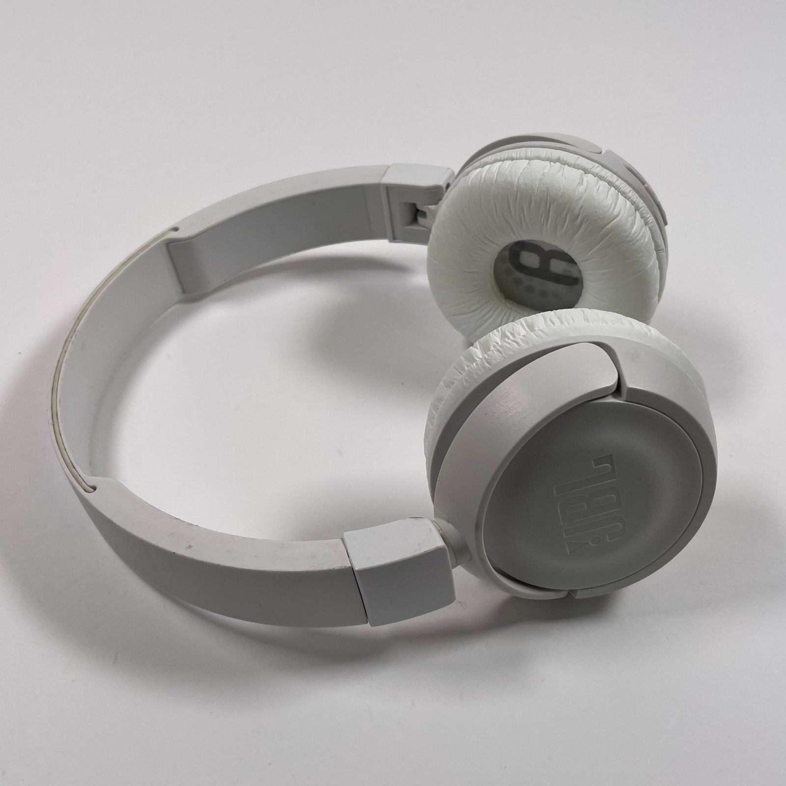 JBL T450BT Wireless On-Ear Headphones with Built-in Remote and Microphone White