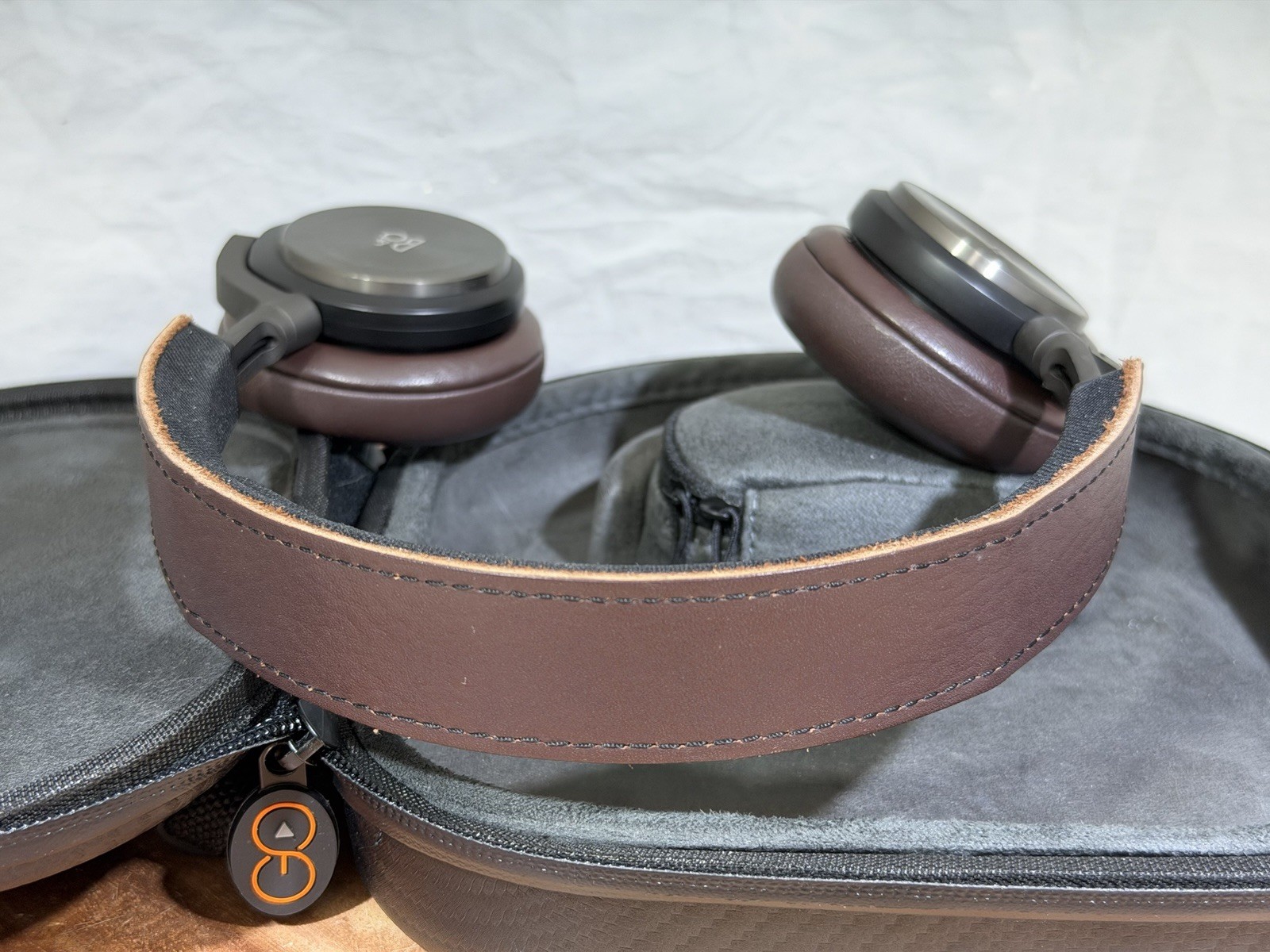 The Bang & Olufsen BeoPlay H8 Wireless Bluetooth On Ear Headphones,Dark Brown