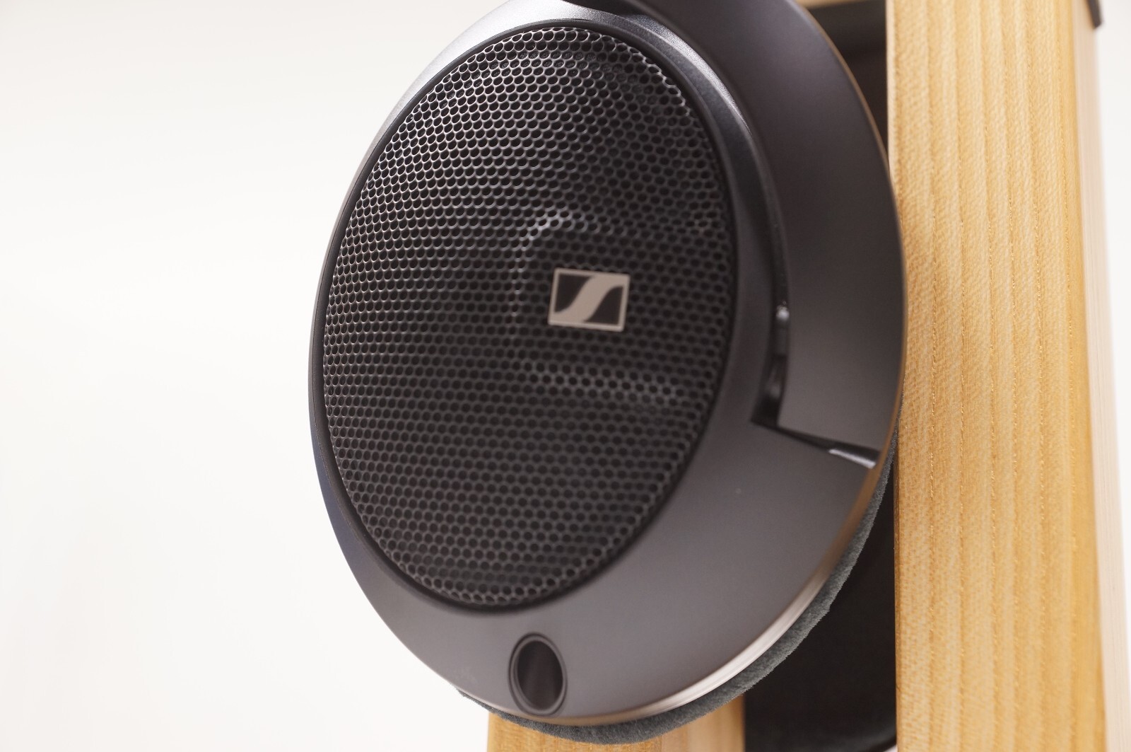 Sennheiser HD560 S Over-The-Ear Audiophile Headphones with Box / From Japan