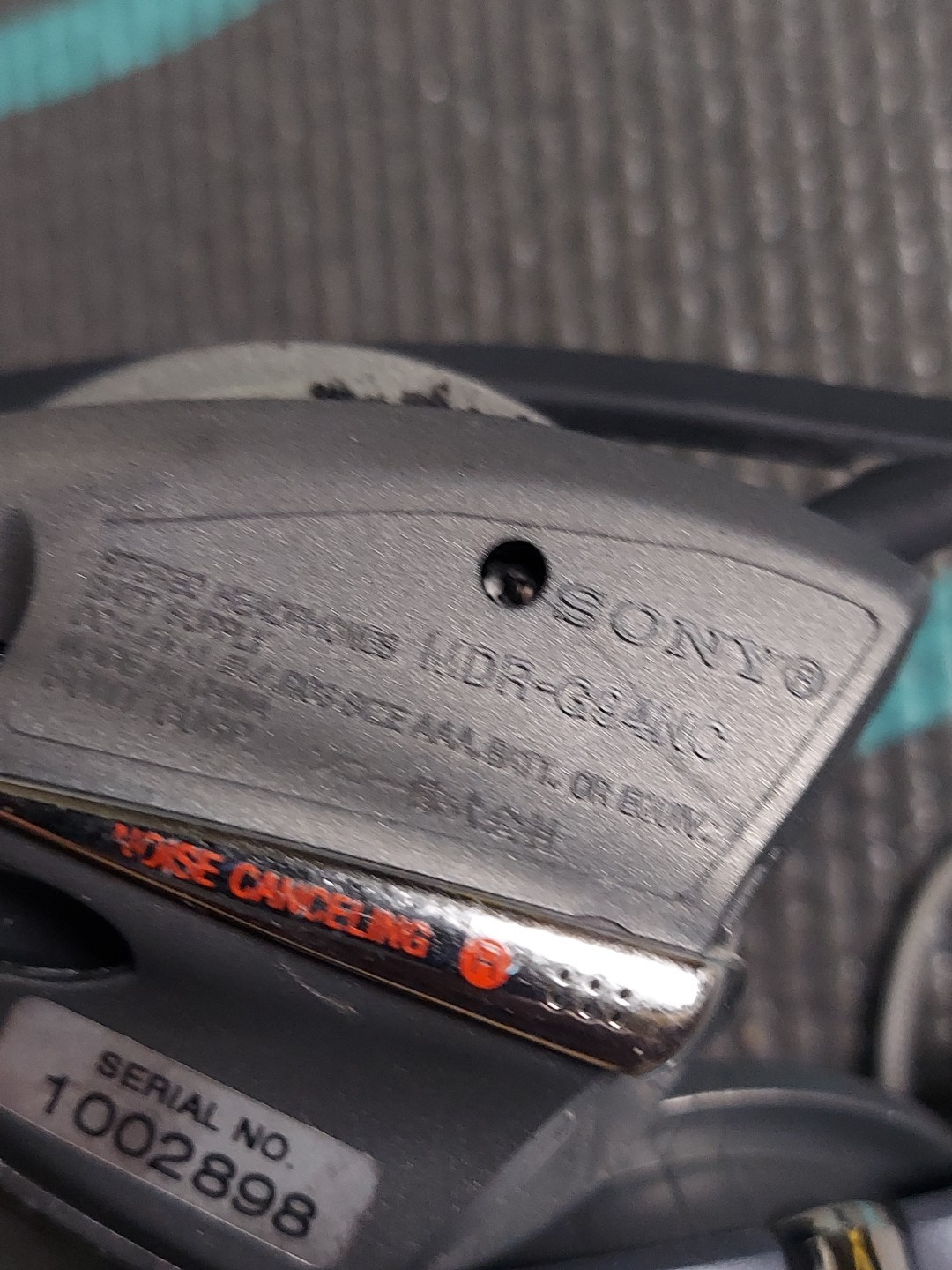 Sony Headphones, Model MDR-G94NC, Retractable.Tested.