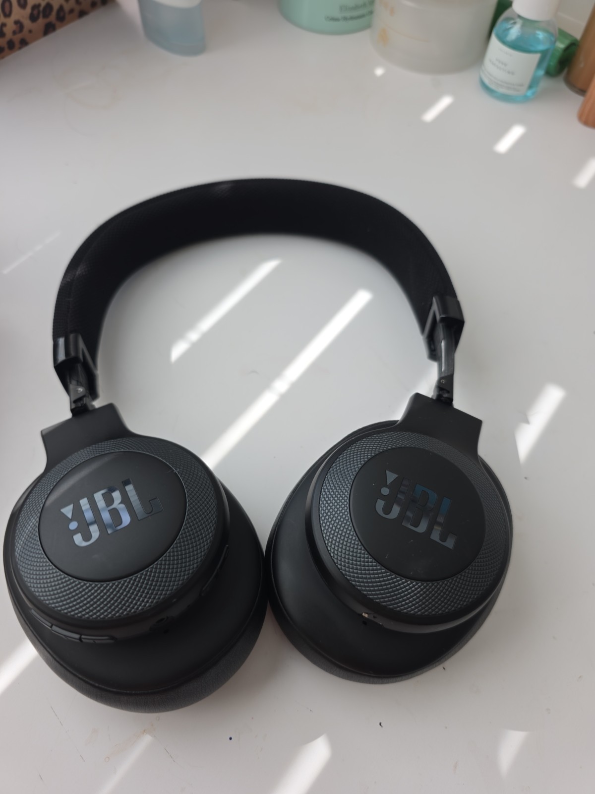 JBL E65BTNC, Wireless over-ear noise-cancelling headphones