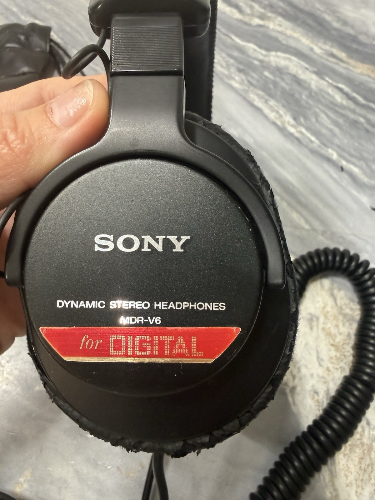 Sony MDR-V6 Over the Ear Headphones – Studio Monitors – Black