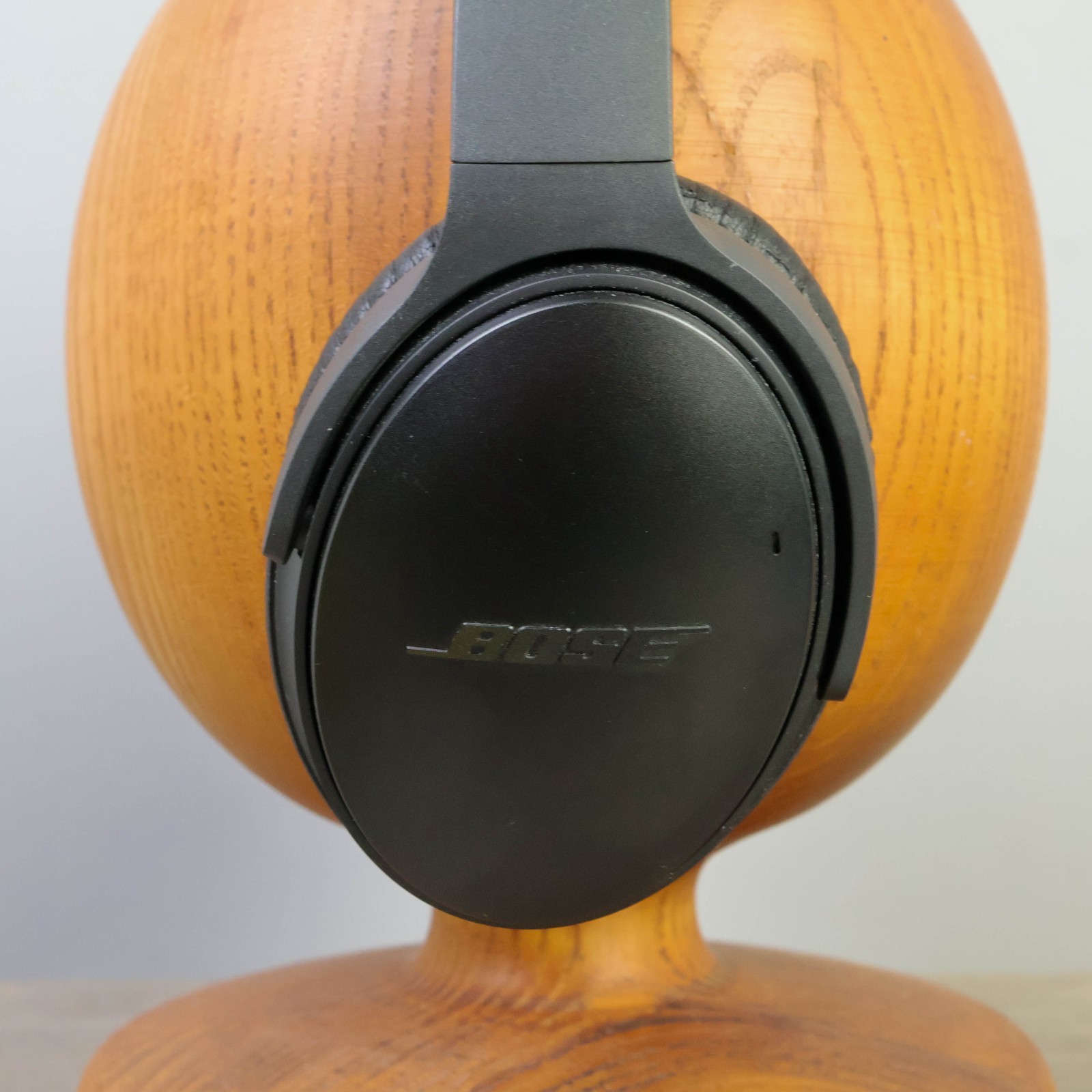 Bose QuietComfort 35 Over the Ear Wireless Headphones – Black – Works Great!