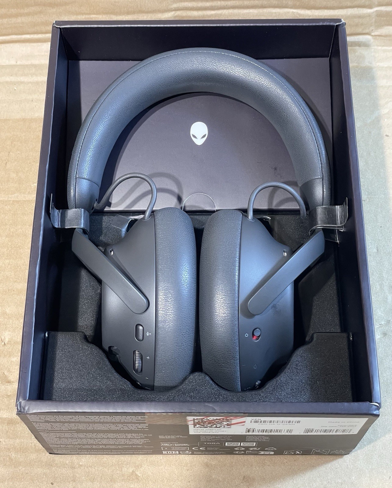 Alienware Pro Wireless Gaming Headset Wired/Wireless, Bluetooth 5.3 MFG Feb 2025