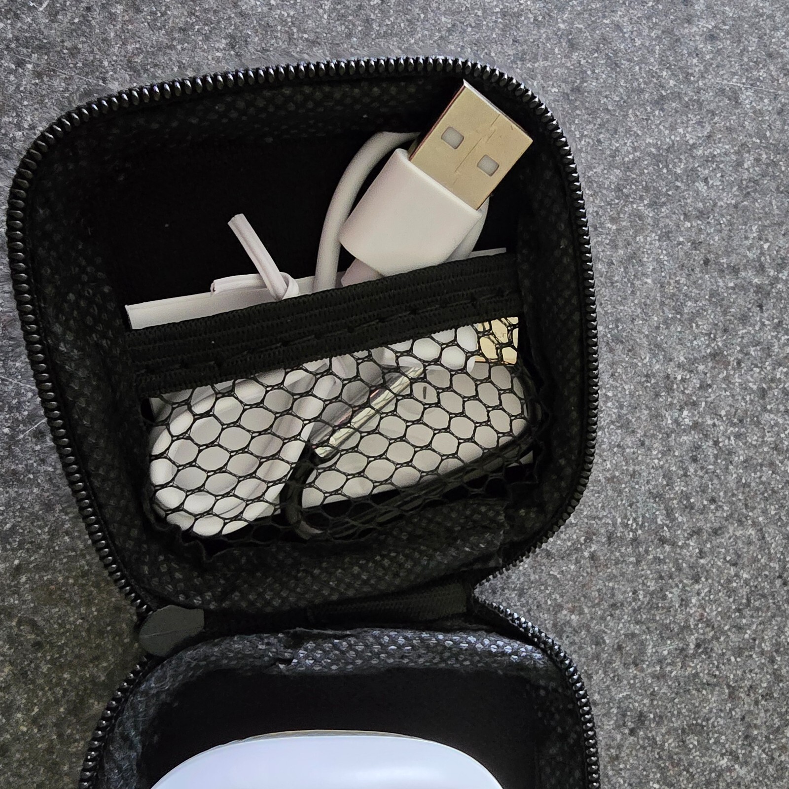 Indian River Hospital Wireless White Earbuds Black Case USB Charger USA Seller