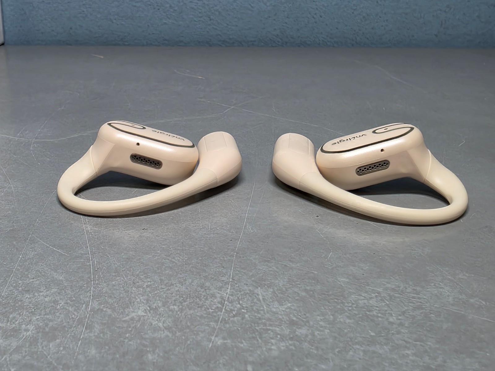 Vnilrgle T15 Open Ear Earhook Wireless Bluetooth Earbuds in Beige New