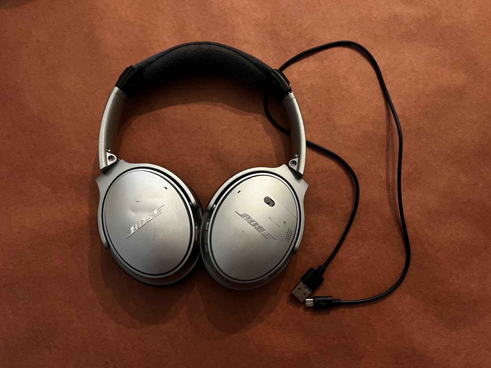 Bose QuietComfort 35 Series II Wireless Headphones – Silver (USED)