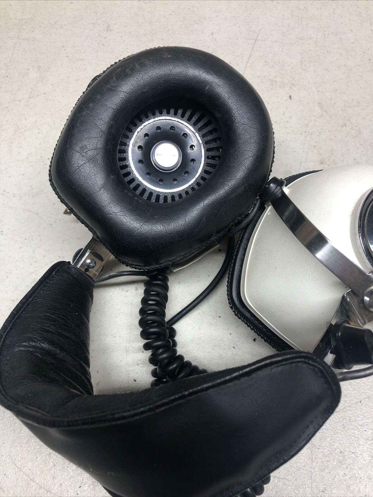 Lykes SHP 500 Stereo Headphones- White Untested