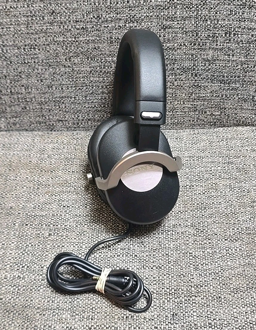 /RARE 2010 SONY MDR-ZX700 ZX Series Stereo Headphones. Made In Thailand.