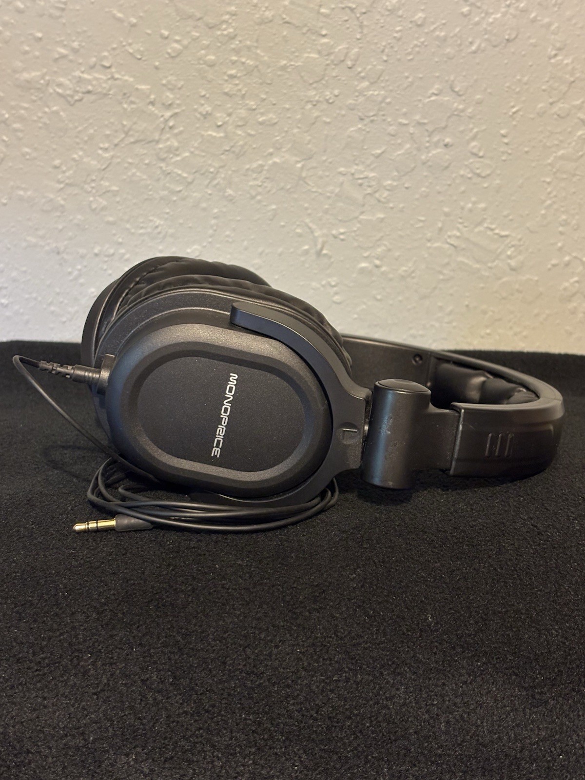Monoprice Premium Hi-Fi DJ Style Over-the-Ear Pro Headphones