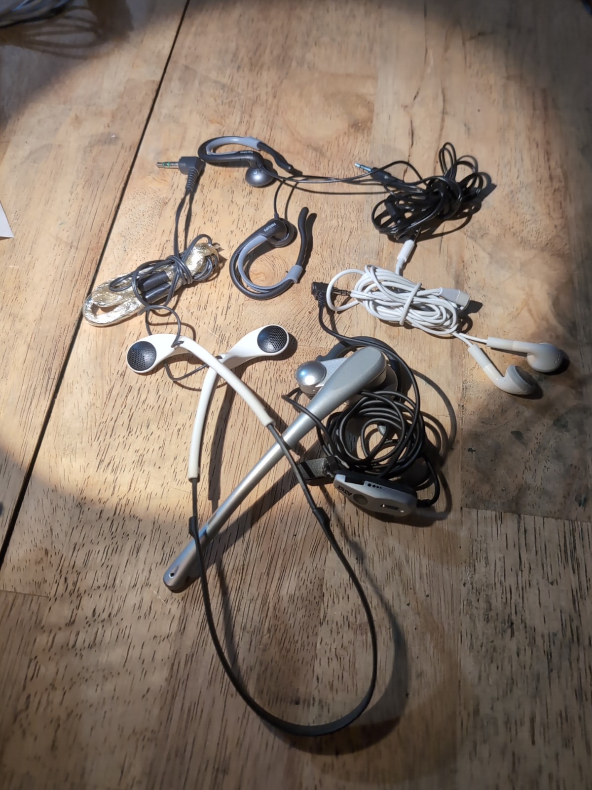 Lot Of Headphones And Earpieces Mdr-w014