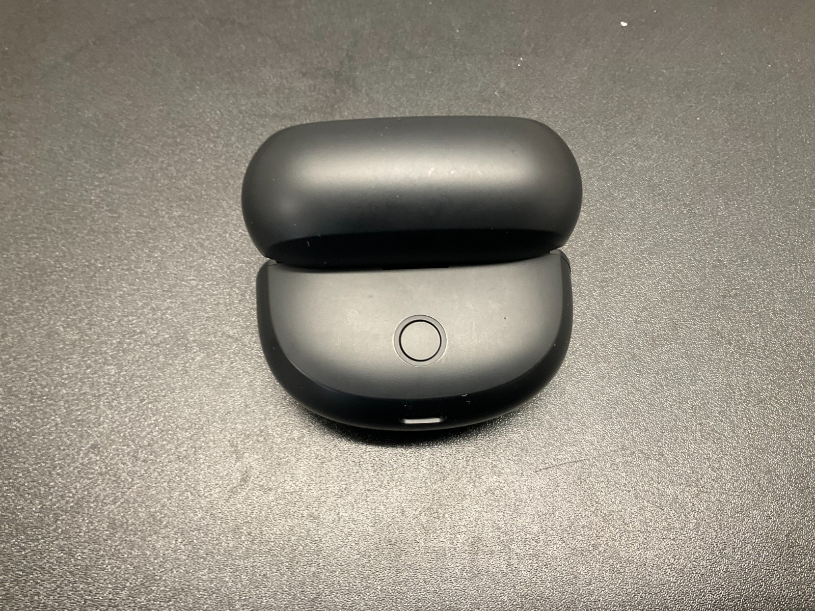Bose Wireless In-Ear Earbuds Bluetooth Model 438926 Charging Case black