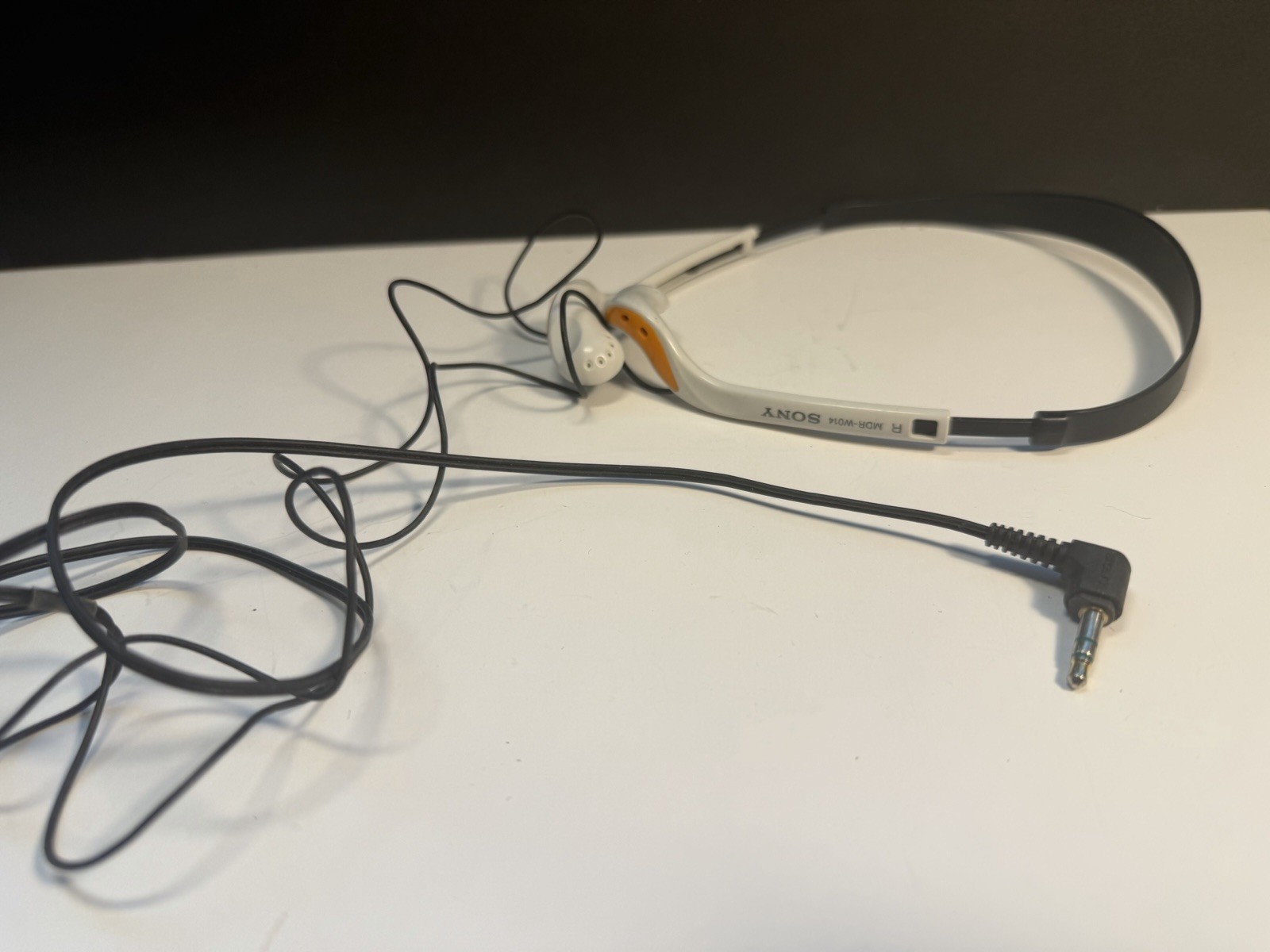 Sony MDR-W014 Sports Walkman White Orange In-Ear Headphones 3.5mm Jack Tested