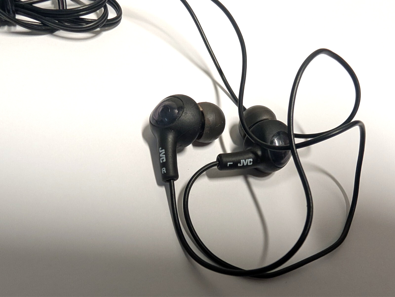 JVC HAFX5B GUMY Plus Earbuds Black In-Ear Headphone – USED TESTED WORKING