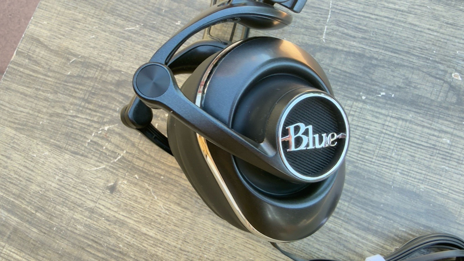 Blue LOLA Black Hi-Fi Headphones