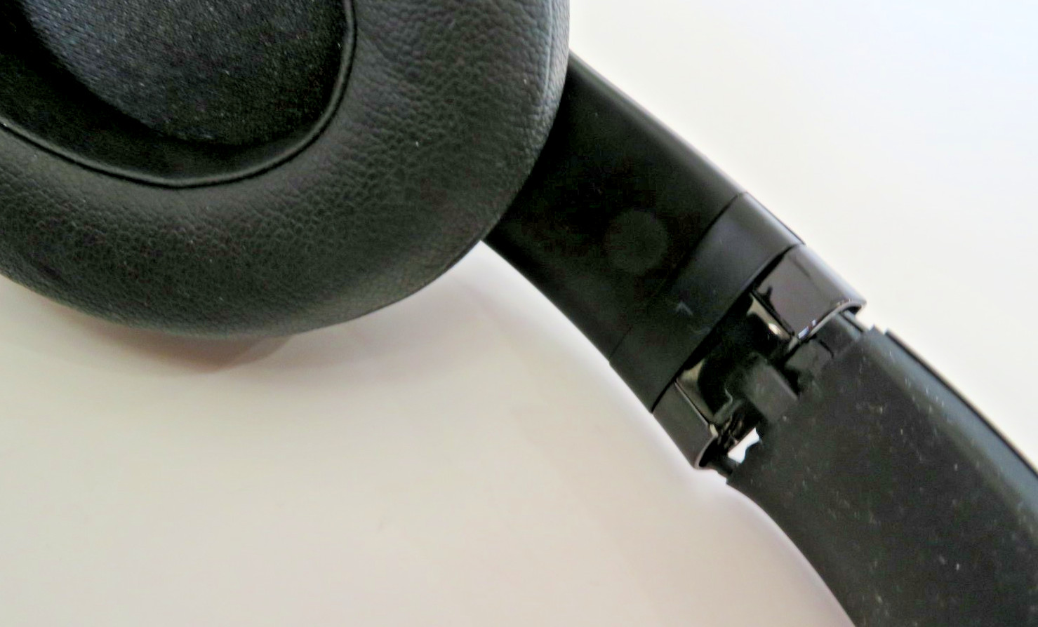 Beats by Dr. Dre Beats Studio3 Wireless Noise Cancelling Black ( Please Read )