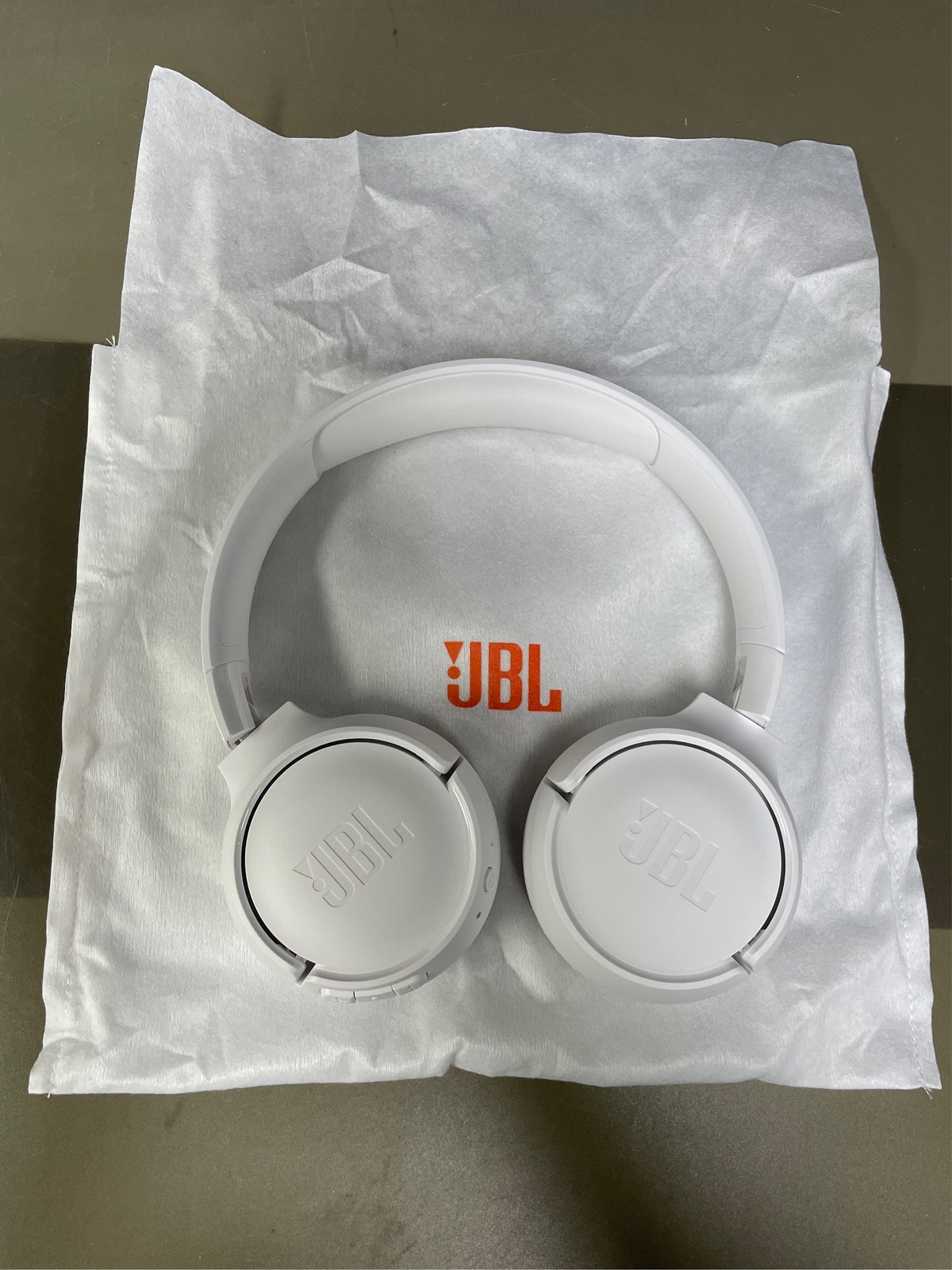 White JBL Tune 520BT Bluetooth Wireless On-Ear Headphones 1