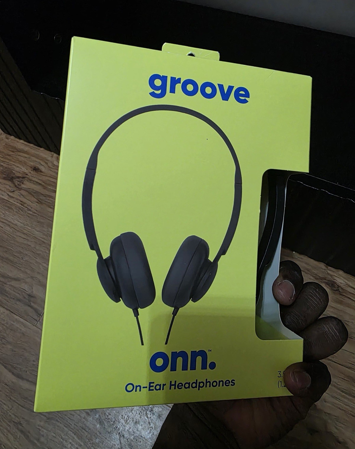 onn. groove On-Ear Wired Headphones Black 3.5mm AUX 40mm 3.94ft