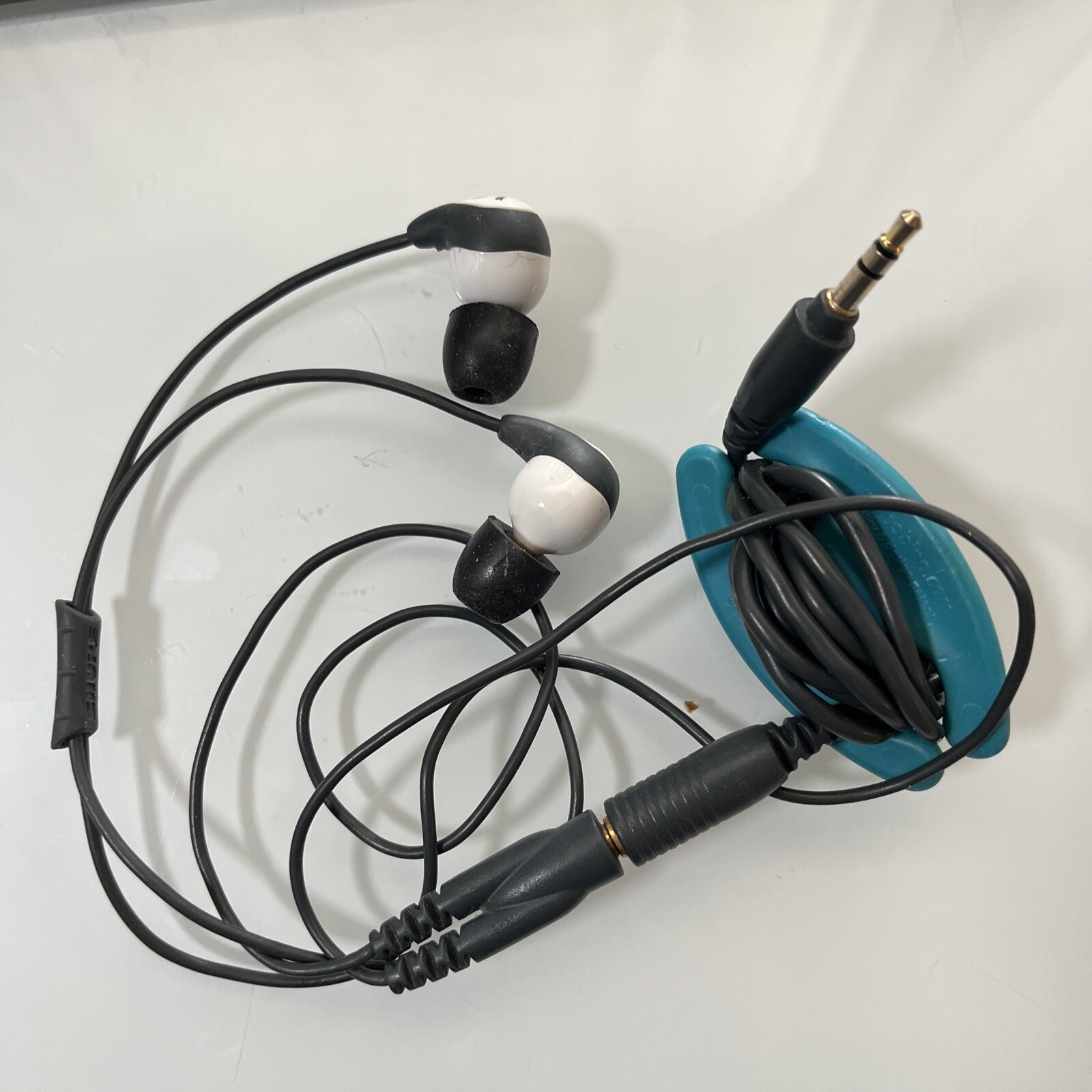 SHURE SE110 Sound Isolation Earphones – Very Good Used Condition In-Ear
