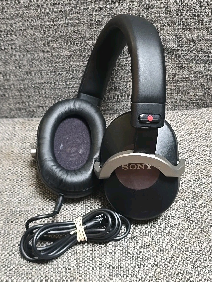 /RARE 2010 SONY MDR-ZX700 ZX Series Stereo Headphones. Made In Thailand.