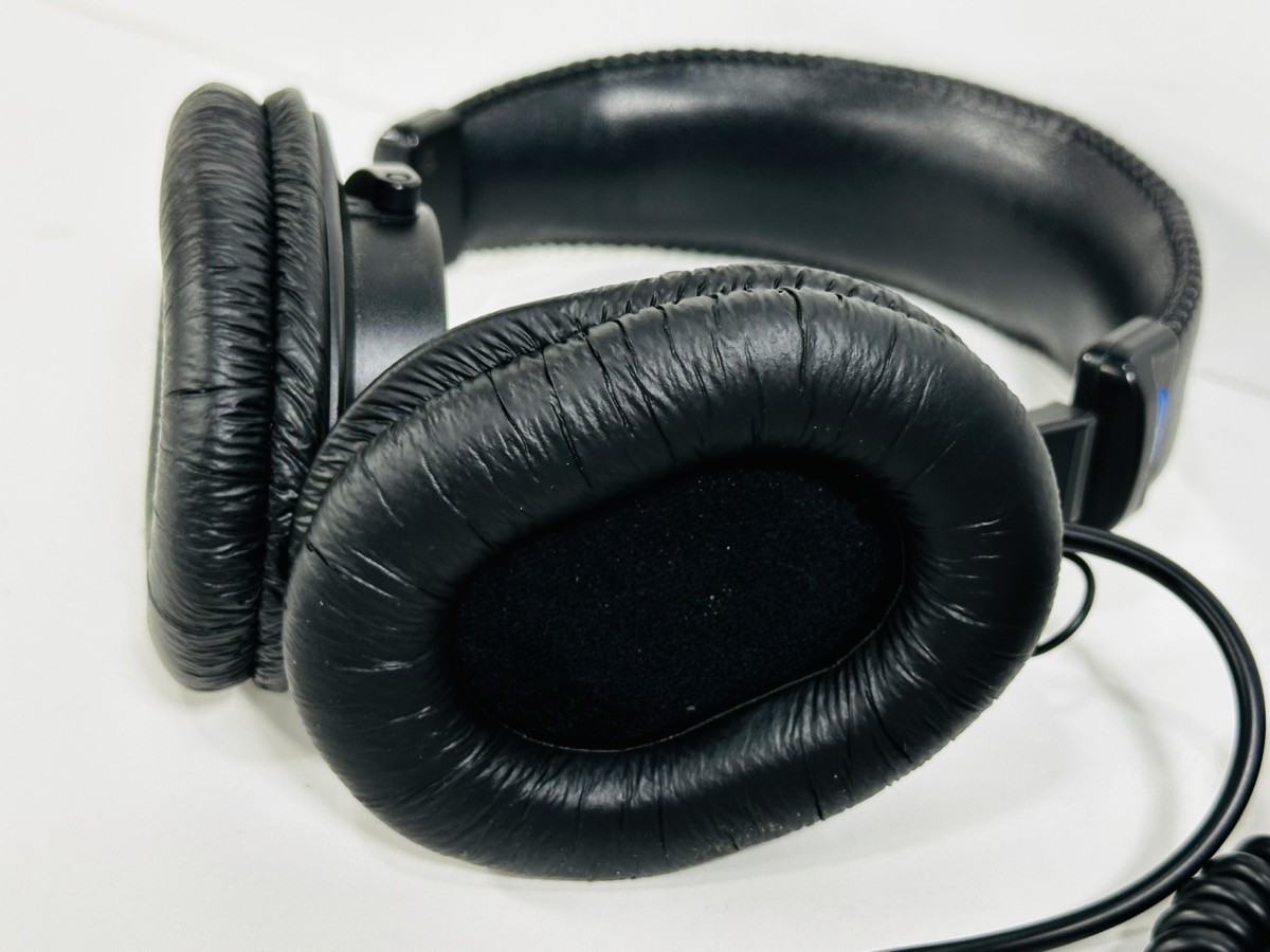 Sony MDR-7506 Closed-Back Professional Headphones (P03066230)