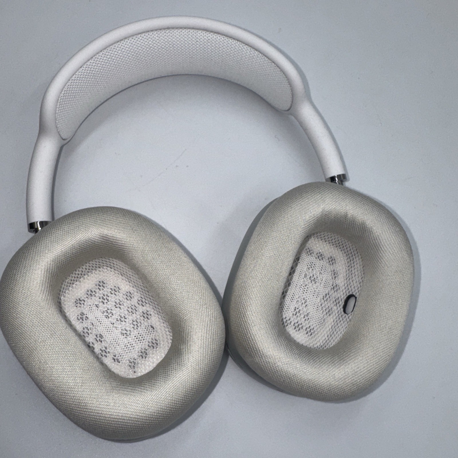 Original Apple AirPods Max A2096 Silver Tested Working w/ Smart Case