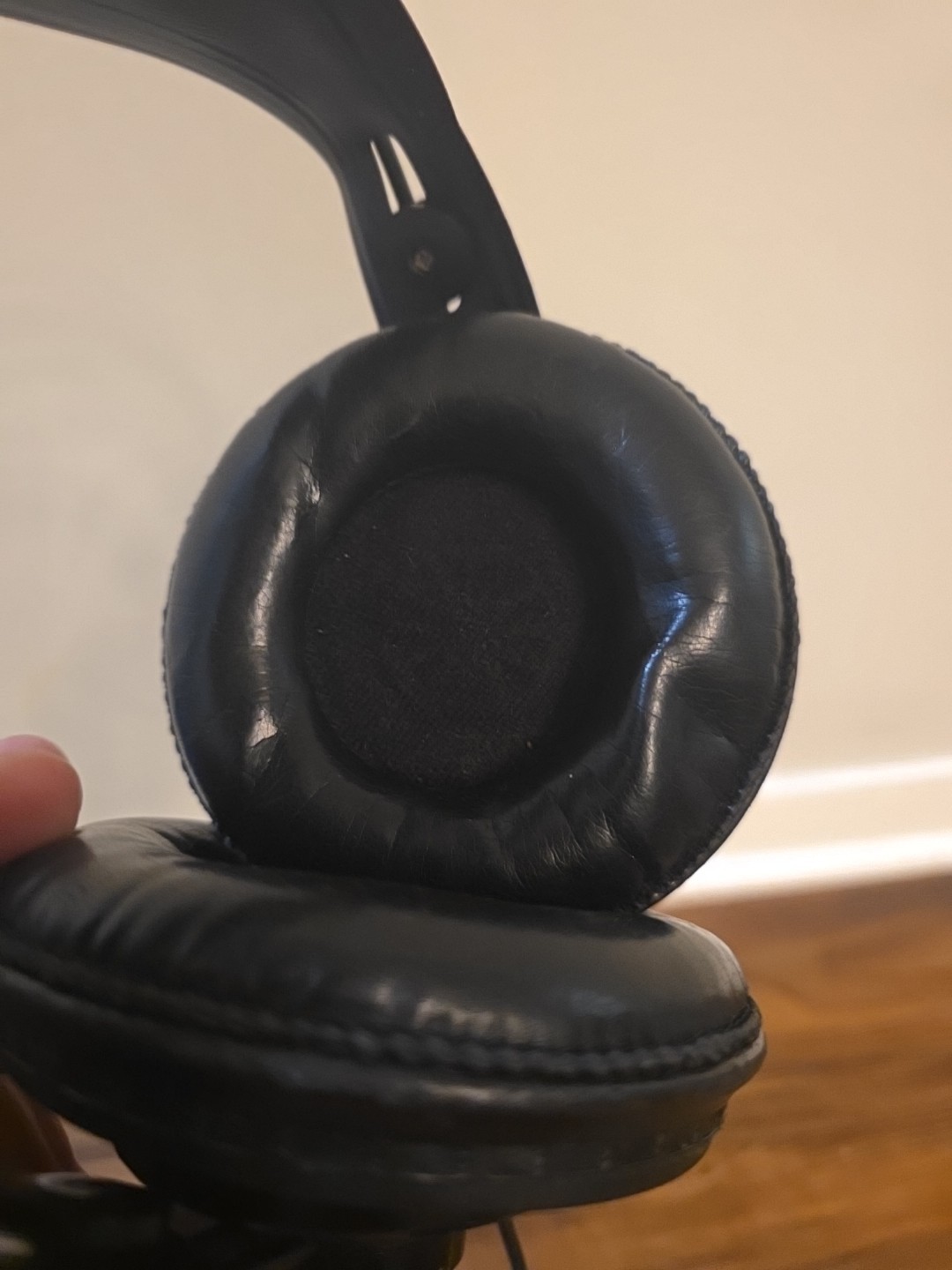 AKG STUDIO MONITOR HEADPHONES